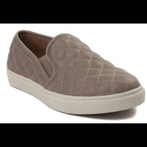 NWT Steve Madden Women’s Sneaker 9, Grey/Taupe